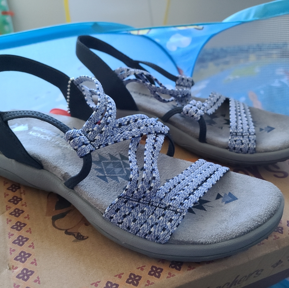 Memory foam sketcher sandals size 7